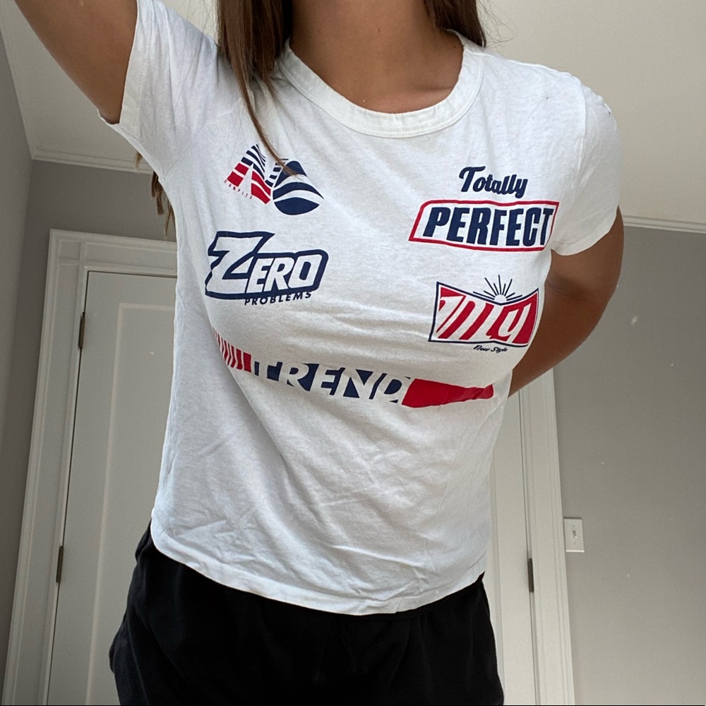 TRENDY WHITE CROPPED TSHIRT